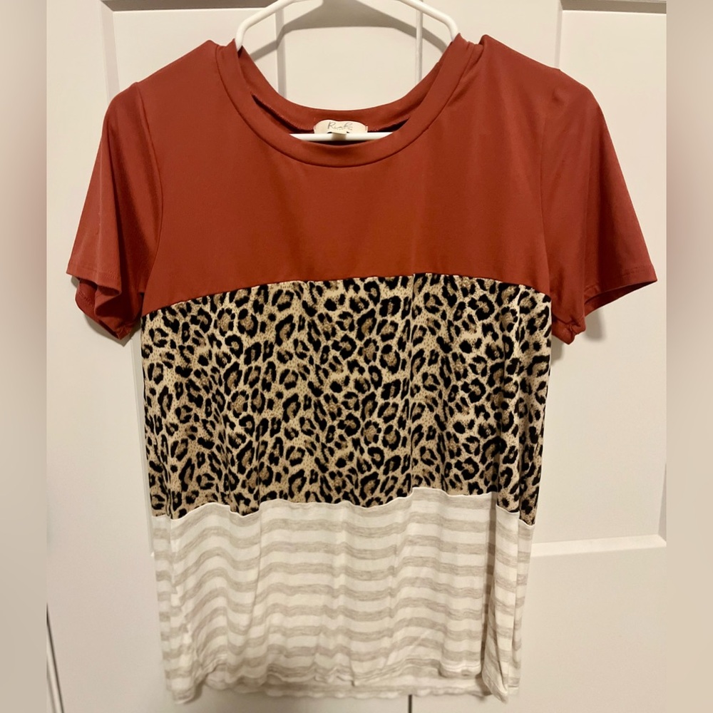 Chic Rust and Leopard Print Color Block Tee